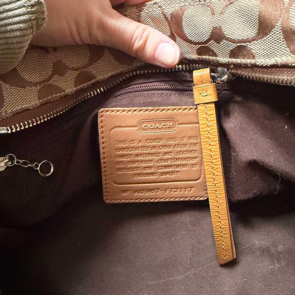 Vintage Coach Signature C Canvas Tote - Picture 4 of 4